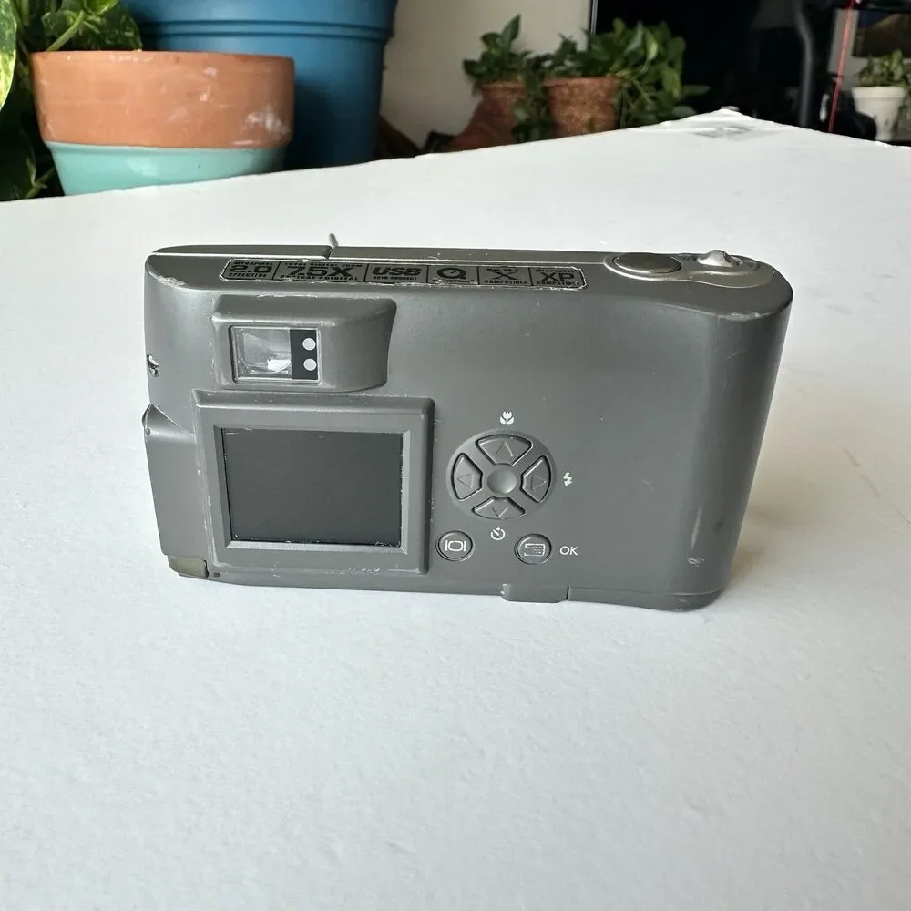 Olympus Camedia D-520 Zoom Digital Camera 2.0 MP Tested Works No Cords/MediaCard